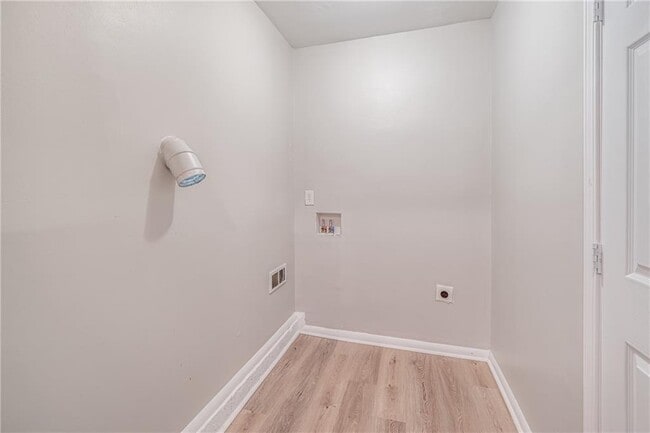 Building Photo - 2407 Redfield Dr