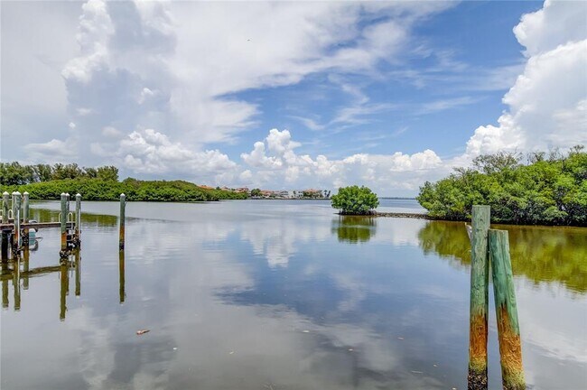 Building Photo - 1575 Pinellas Bayway S