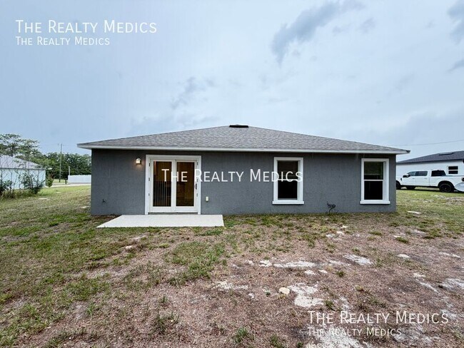 Building Photo - 15137 SW 61st Ct