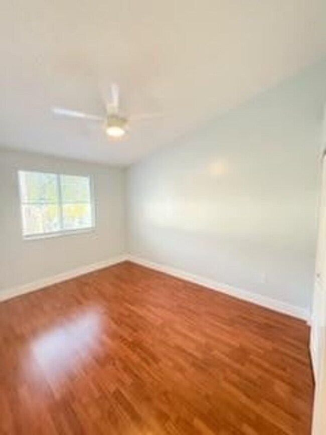 Building Photo - 2400 NW 98th Ln