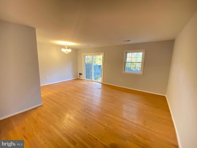 Building Photo - 9244 Sprucewood Rd