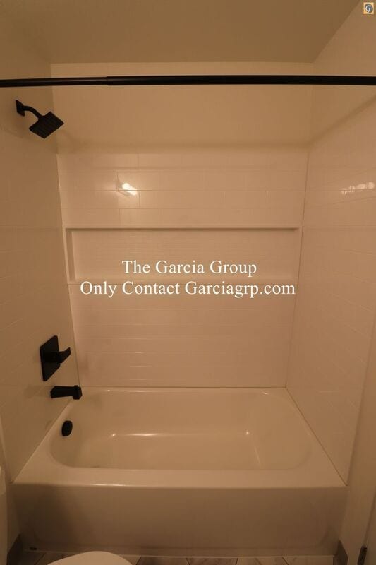 Building Photo - 1488 NE Paropa Ct