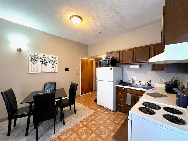 Building Photo - 88 Broadway