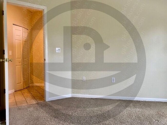 Building Photo - 530 Mohawk Dr