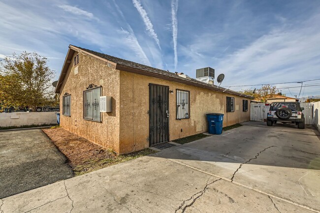 Building Photo - Charming 1 Bed 1 Bath Home in North Las Vegas