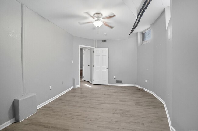 Building Photo - Emming Duplex