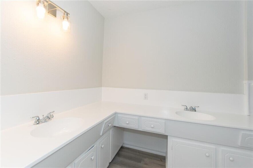 Building Photo - 5506 Dominica Dr