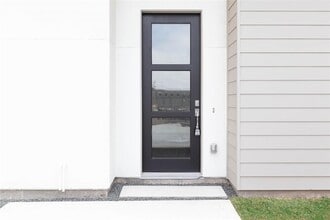 Building Photo - 5868 E Post Oak Ln