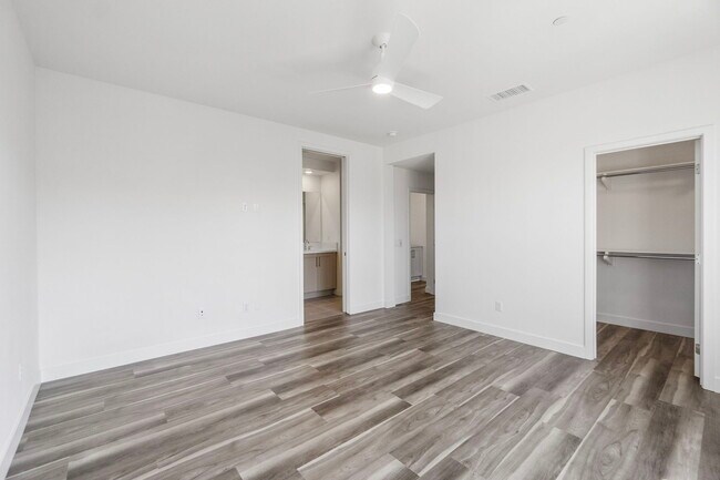 Building Photo - 1632 Doheny Way