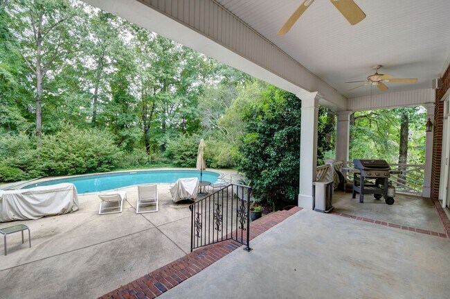 Building Photo - Executive Golf Course Rental in Moores Mil...