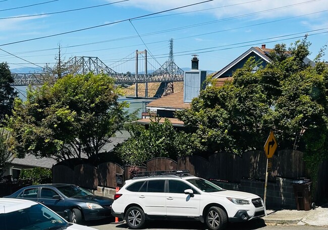 Building Photo - Welcome to this stunning 3 Bedroom 2 Bath Single Family Home in the charming town of Crockett, CA