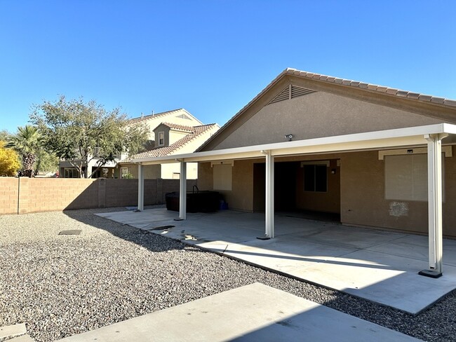 Building Photo - Updated single level home in Peterson Farms.