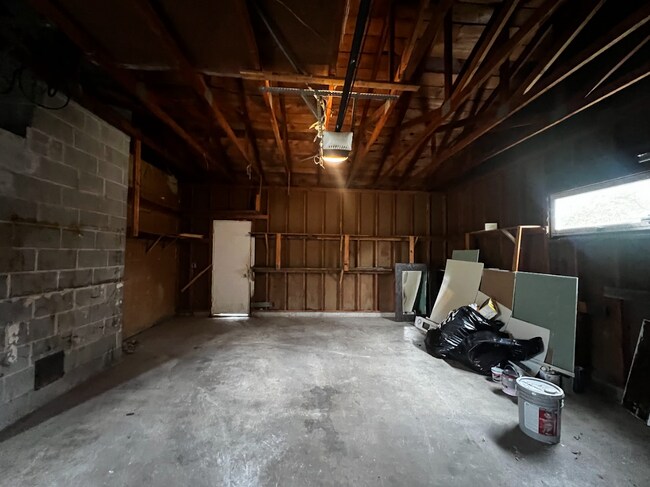 Building Photo - 7725 Tessman Dr