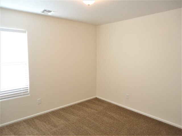 Building Photo - 1033 S Deerfield Ln
