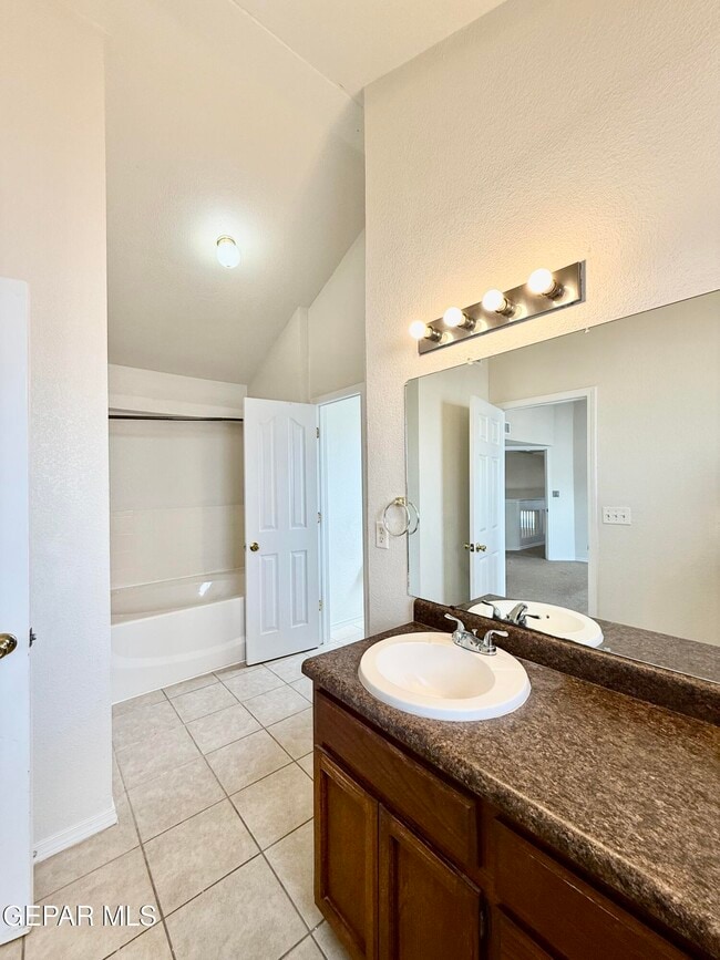 Building Photo - 12720 Tierra Mina Dr