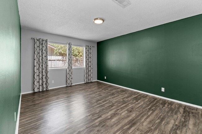 Building Photo - 9011 Quail Valley Dr