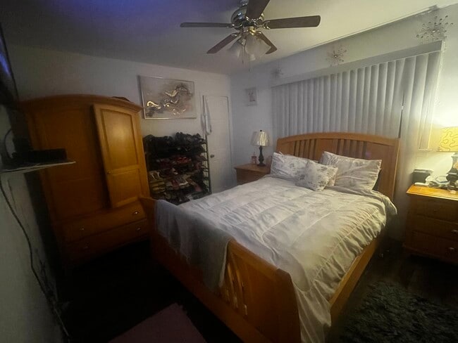 Building Photo - 13622 S School St