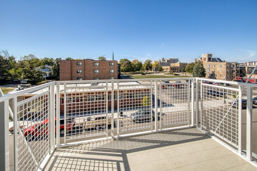 Building Photo - 5945 6th Ave