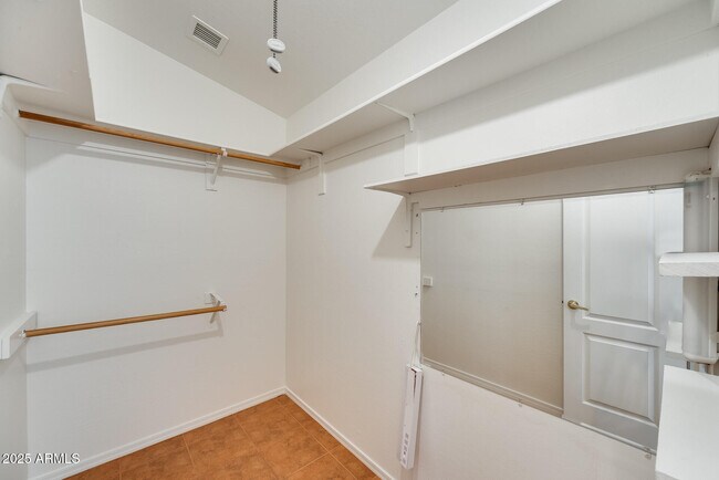 Building Photo - 4559 W Dailey St