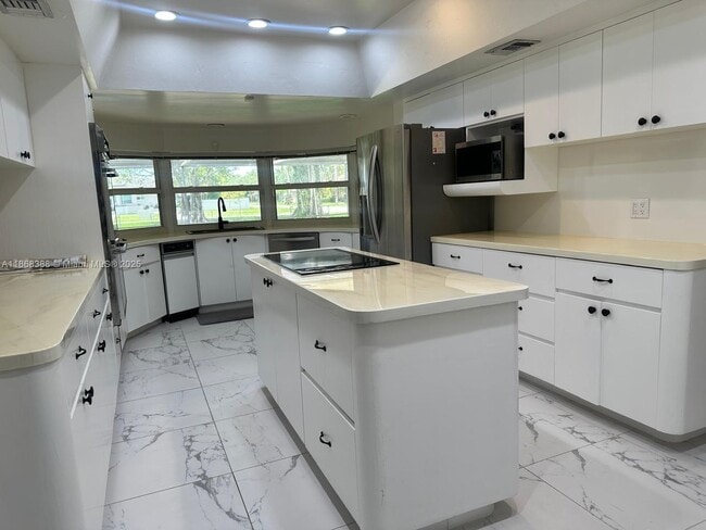 Primary Photo - 9480 SW 99th St