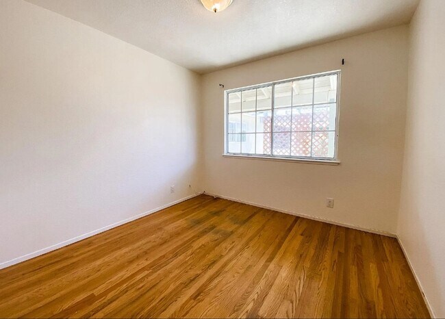 Building Photo - BEAUTIFUL HOME IN DESIREABLE CENTERVILLE, ...