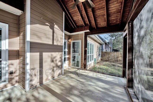 Building Photo - 8235 Wynwood Dr