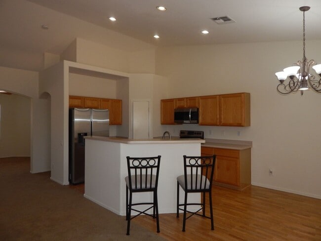 Building Photo - 3 Bedroom 2 Baths 1844 Sqft in Bluffs