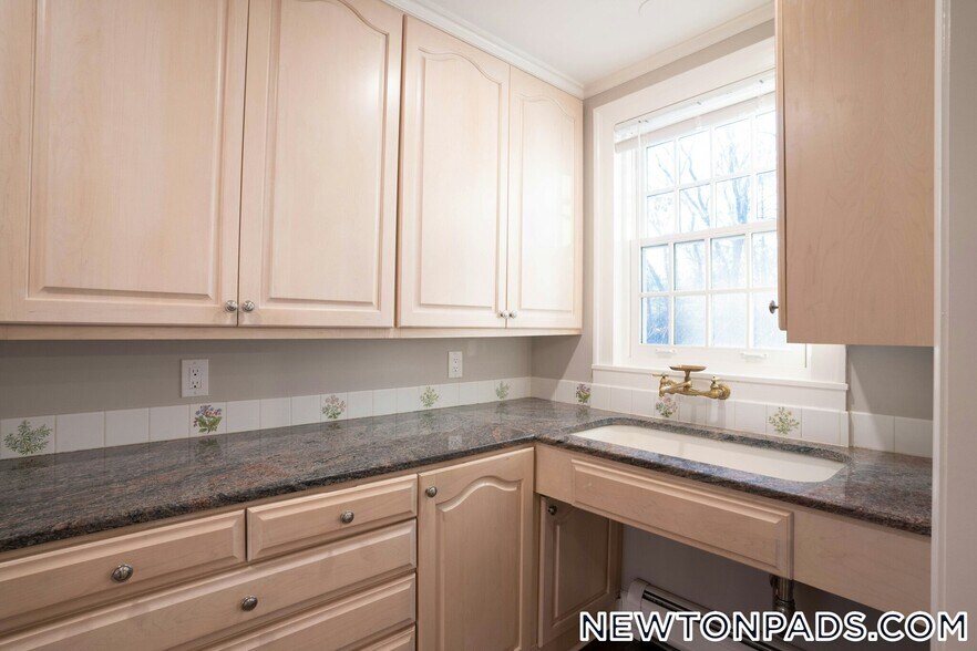 Building Photo - 40 Puddingstone Ln