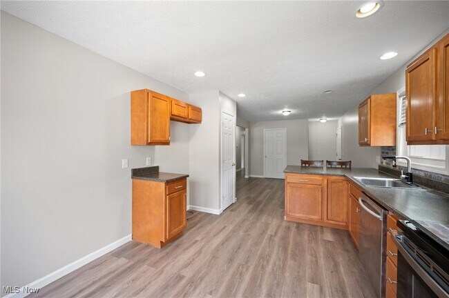 Building Photo - 3031 Logan Ln N