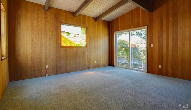 Building Photo - 3 Oak Grove Way