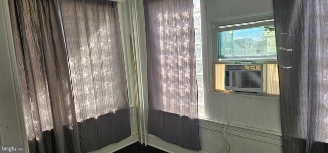 Building Photo - 2912 Hillcrest Ave