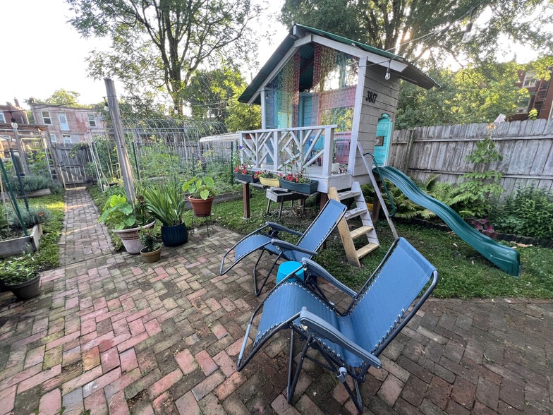 Patio & Backyard - 3817 Lafayette Ave