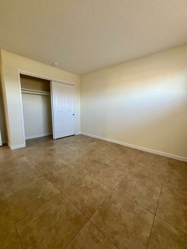 Building Photo - Secure, All-Inclusive 2-Bed with Wi-Fi & U...