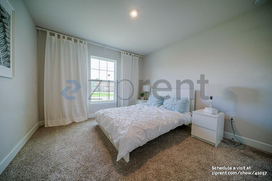 Building Photo - 15329 Aldama Cir
