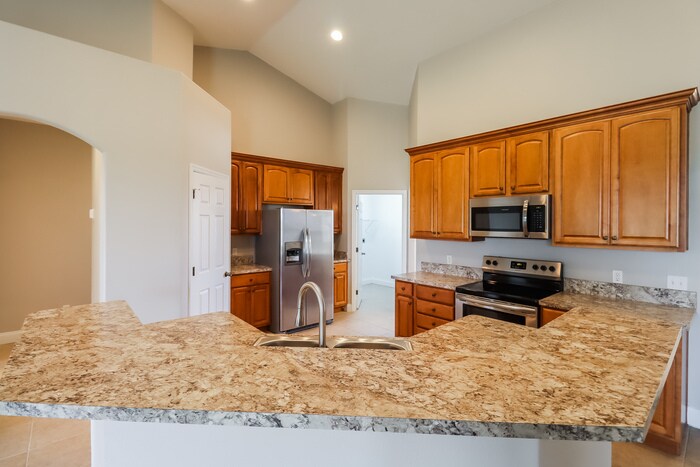 Building Photo - 690 Country Walk Ct