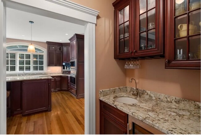 Building Photo - Entire house!!!! Luxury!!! Available September