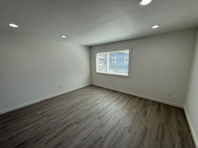 Building Photo - 2603 SW Pickford St