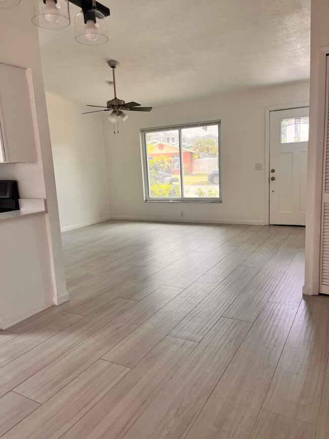 Building Photo - 2420 Briar Oak Cir
