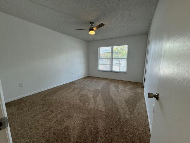 Building Photo - 801 W Oakland Park Blvd