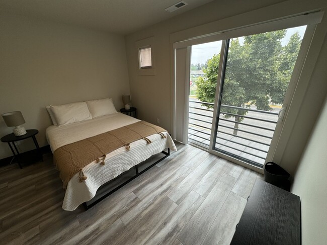 Building Photo - Whitefish townhouse for rent! 3 bed 2.5 bath 1 car attached garage. Walking distance to downtown ...