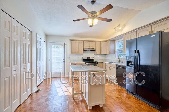 Building Photo - 28 Pine Grove Ln