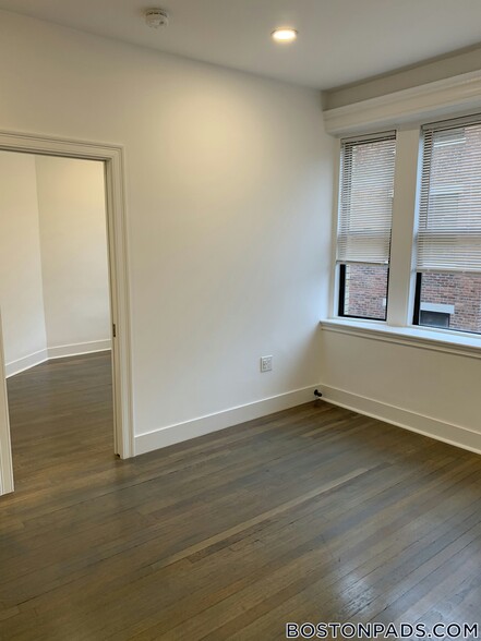 Primary Photo - 11 Queensberry St