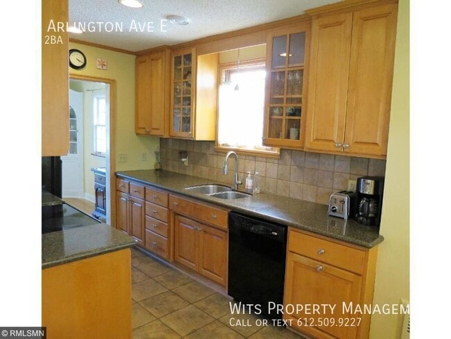 Building Photo - 704 Arlington Ave E