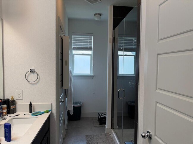 Building Photo - 7206 Tybalt St