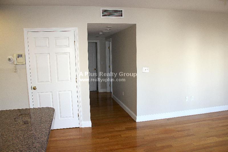 Building Photo - 1545 Vfw Pky