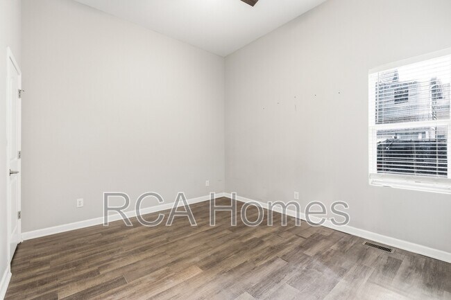 Building Photo - 1452 Woodlawn Ave