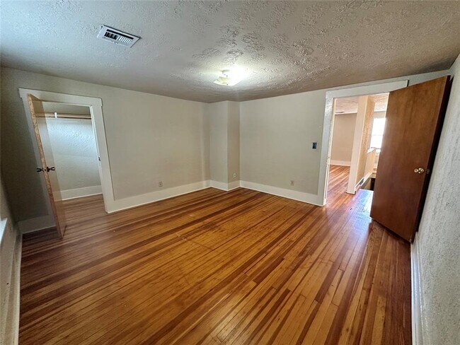 Building Photo - 731 Deans Row Ave
