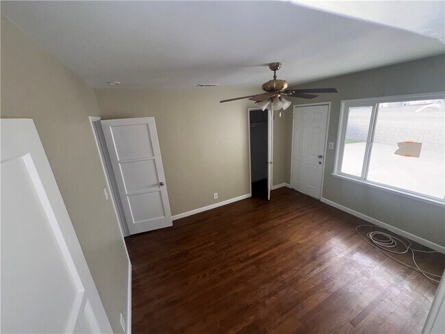 Building Photo - 2233 W Havenbrook St