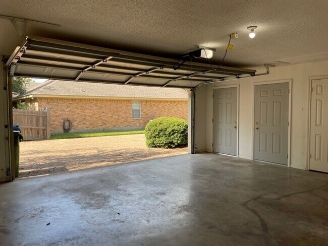 Building Photo - Available Now! No Pets! Beautiful 4 bed/2....