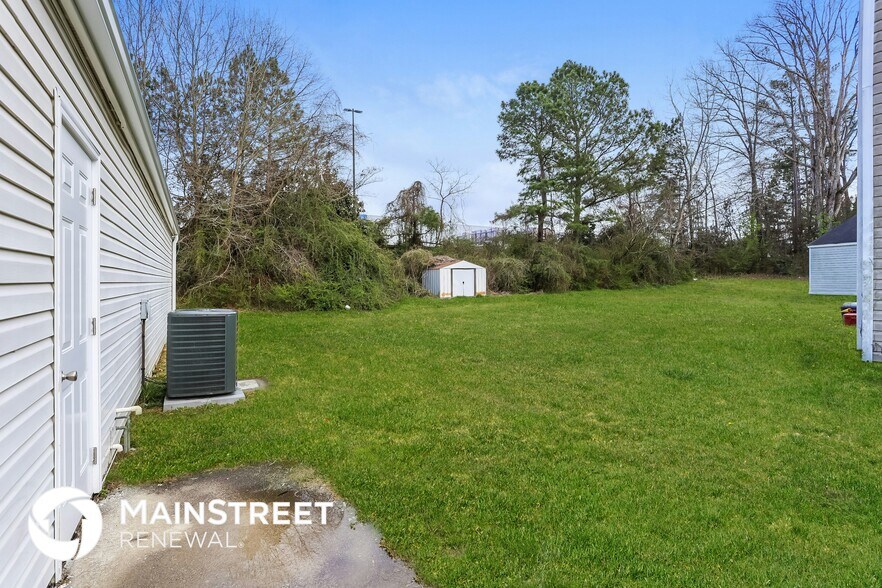 Building Photo - 5222 Alexander St